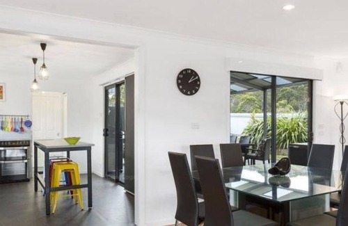 Orford House | Couples Coastal Holiday Home-close to beach, shop, park & boat ramp Orford