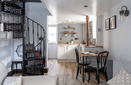 Wedmore Cottage | Couples Cottage Wedmore - Pet Friendly - Free parking and WiFi