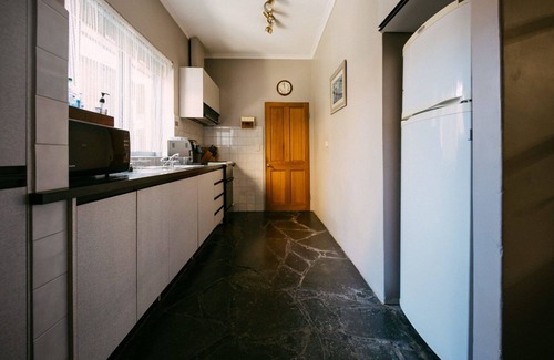 Mintaro Cottage | Couples Getaway. Spa Log Fire 2 Wineries and a Pub! Mintaro Hideaway Jollys Rest