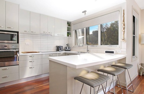 Bright House | Couples on the Park - Great location!