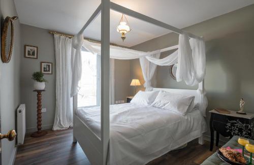 Haringey Apartment | Courcy Road - 7 bedroom - sleeps up to 22