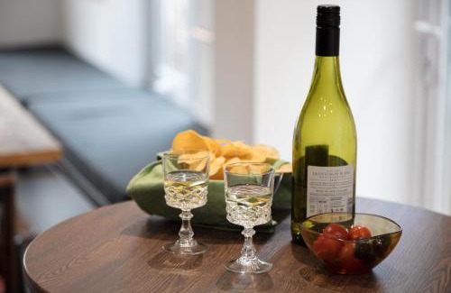 Haringey Apartment | Courcy Road - 7 bedroom - sleeps up to 22