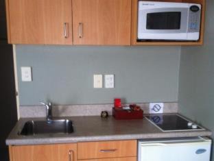 Sherborne Street Hotel | Courtesy Court Motel