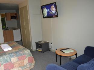 Sherborne Street Hotel | Courtesy Court Motel