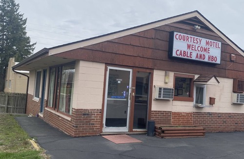 Urbana Hotel | Courtesy Motel