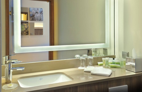 Upper Town Hotel | Courtyard by Marriott Brussels EU