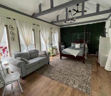 Jackson Apartment | Courtyard by Ravens Keep