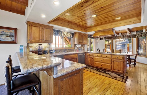 Boulder Bay Cabin | Cove Lakefront Chalet #2098