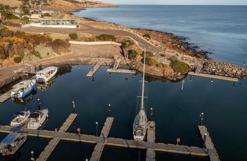 Penneshaw Apartment | Cove Landing Marina Apartments CL02-Apt:1,2 Sleeps 8