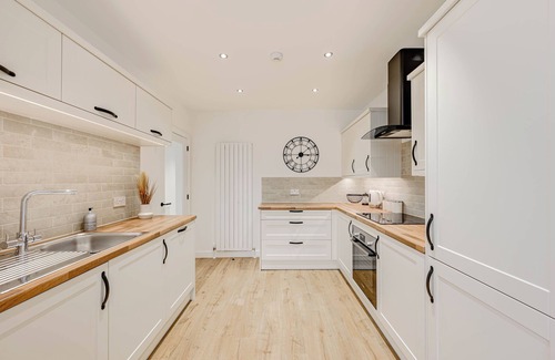 Cowdenbeath Cottage | Cowden Coorie - A Scottish charm if Fife