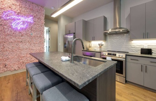 Radnor Apartment | Cowgirl Up! - 4BD/4.5BTH - Rooftop Views