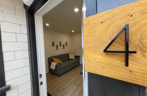 Lake Cowichan Hotel | Cowichan Lake Cottages -Riverside