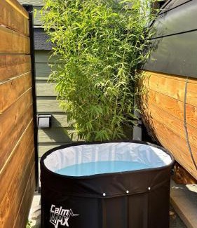 North Cowichan House | Cowichan Valley Retreat with Sauna & Free EV Charger