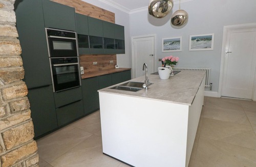 Bridgend Cottage | COYTRAHEN HOUSE, pet friendly, character holiday cottage in Tondu