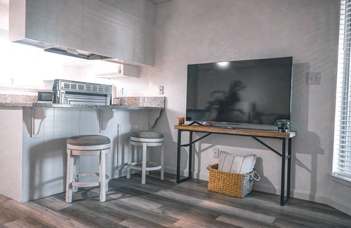 Pumpkin Center Condo | Cozy 1 Bed 1 Bathroom Private Condo