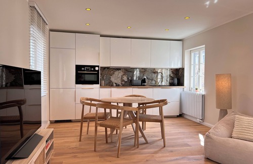 Floersheim Apartment | Cozy 1-bedroom Apt. WiFi, AC, in Flörsheim am Main/15 min to Frankfurt Airport