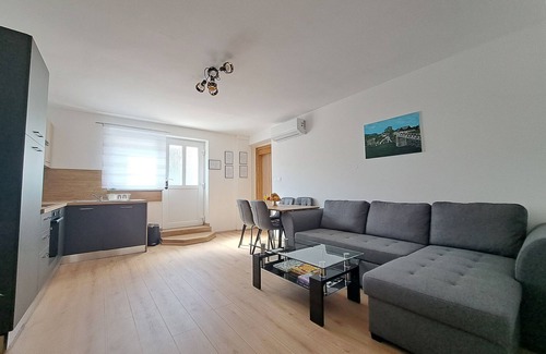 Slunj Apartment | Cozy 1-bedroom apartment with jacuzzi and dears in backyard near Plitvice lakes