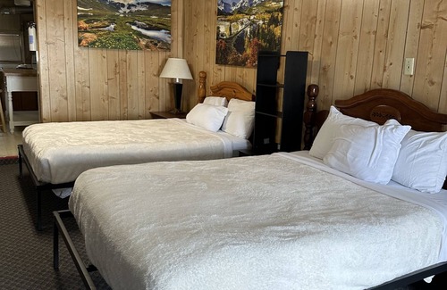 Dinosaur Hotel | Cozy 1-bedroom hotel in charming Dinosaur with WiFi and kitchen