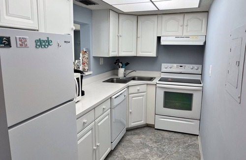 Indian Shores Condo | Cozy 1-bedroom oceanfront condo in delightful Indian Shores Florida