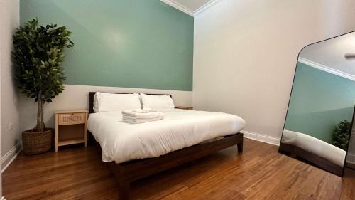 Near West Side Apartment | Cozy 1 BR 1 Parking Sleeps 4