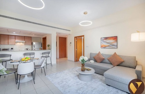 The Greens Apartment | Cozy 1-BR Apartment in Al Dhafrah 2, The Greens