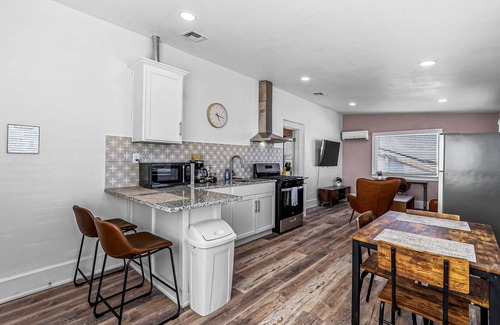 El Paso Apartment | Cozy 1B Private Terrace View