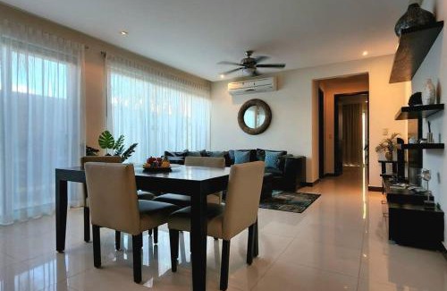 12th Street Apartment | Cozy 1be/1ba on 12 street gym+pool+100mbps internet