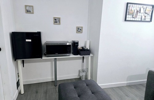 Burnaby House | COZY 1Br Basement Suite Perfect for Couple!Free Sparkling Wine! Private Parking.