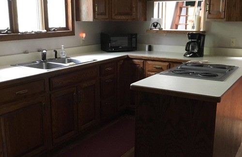 Grand Marais Cottage | COZY 2 BEDROOM 1 BATH HOME DOWNTOWN GRAND MARAIS