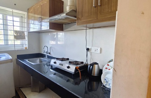 Koyambedu Apartment | Cozy 2-bedroom apartment with AC,Furnished Living space & Fully Equipped Kitchen