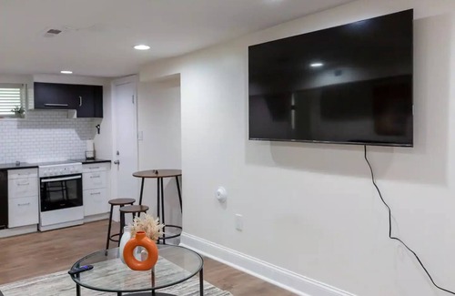 Northeast House | Cozy 2 bedroom at the heart of DC FREE Parking