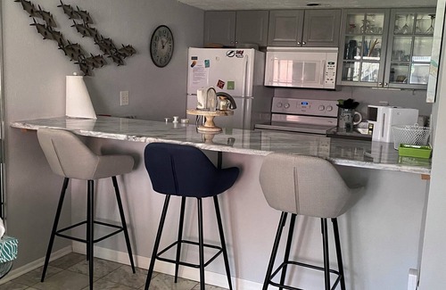 Bayview Condo | Cozy 2 bedroom condo steps away from the bay & a quick drive to St. Pete Beach.