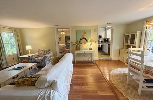 Winterville Cottage | Cozy 2-bedroom cottage with WiFi, AC in charming Winterville