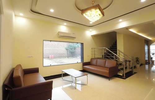 IMT Manesar Hotel | Cozy 2-bedroom hotel in nice Gurugram with WiFi, AC