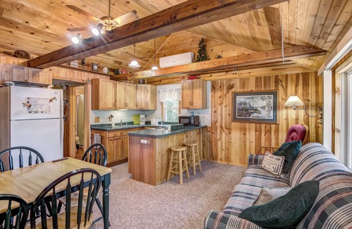 Holcombe Cottage | Cozy 2-Bedroom Lake Holcombe Cottage