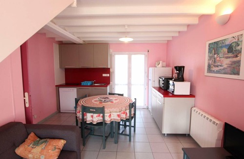 Siouville-Hague Cottage | Cozy 2-BR House Near Beach, Surf Spot & Amenities - Sleeps 5