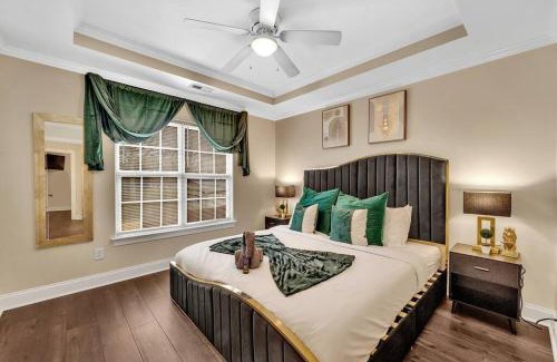 Concord House | Cozy 2B Townhouse - Hot Tub