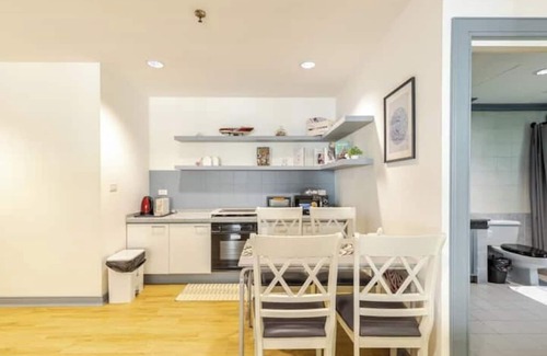 Ploenchit Apartment | Cozy 2BR Apt in Central Bangkok 5 mins BTS 110 SQM