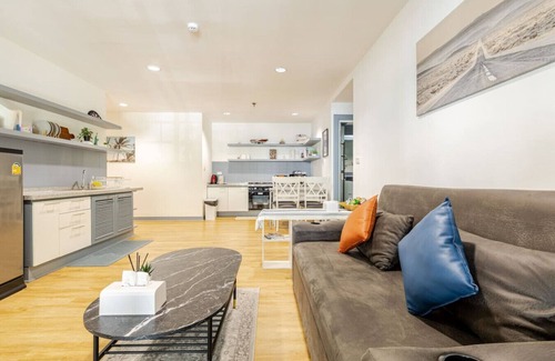 Ploenchit Apartment | Cozy 2BR Apt in Central Bangkok 5 mins BTS 110 SQM