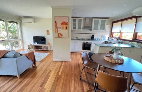 Mentone House | Cozy 2BR Unit Near Beach and Shops in Mentone