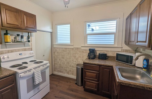 Great Falls House | Cozy 3 bed, 1-bath Dog-Friendly Retreat - Perfect for your Next Getaway!