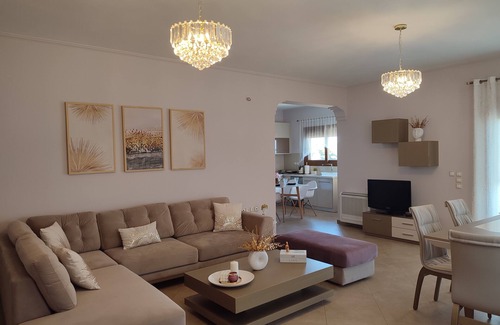 Patitiri Apartment | Cozy 3-bedroom apartment with fantastic sea view in fabulous Alonissos.