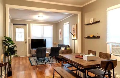 Maiden House | Cozy 3 Bedroom House w/Free Parking, Netflix, & More