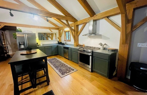 Fairfax House | Cozy 3-bedroom post and beam house in charming Fairfax