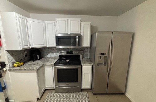 Kalamazoo House | Cozy 3-Bedroom Ranch Home - Your Perfect Getaway!