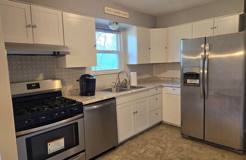 Maryland Heights House | Cozy 3-bedroom house with WiFi and AC in enjoyable Maryland Heights