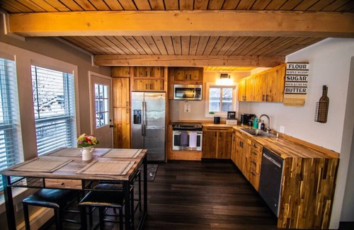 Government Hill House | Cozy 3B/1B Home in Government Hill near Downtown Anchorage with Mountain Views