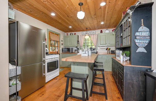 South Effingham House | Cozy 3BR+Enjoy Fall+Mountain & Lakefront Views