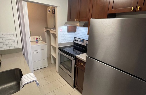 Citrus Isles House | Cozy 3BR Lounge w/Pool & Private Pickleball, Sleeps 8, 8 Min to FLL & Downtown