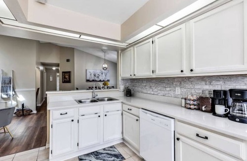 Sanford House | Cozy 4/2, Pool, Game & Bunk Room, 5* Location